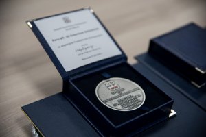 Wręczenie medali za pamięć o Powstańcach Warszawskich 