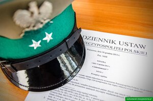 Czapka SG leżąca na Ustawie o Cudzoziemcach Czapka SG leżąca na Ustawie o Cudzoziemcach