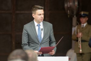 Pan Michał Prószyński odczytuje list Ministra Mariusza Kamińskiego. Pan Michał Prószyński odczytuje list Ministra Mariusza Kamińskiego.
