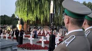 Apel Poległych na cmentarzu parafialnym w Szydłowcu. Apel Poległych na cmentarzu parafialnym w Szydłowcu.