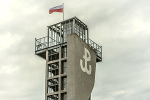 Wieża widokowa w MPW. Na szczycie Flaga Polski. Wieża widokowa w MPW. Na szczycie Flaga Polski.