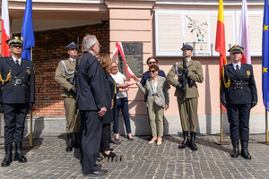 Moment odsłonięcia tablicy. Moment odsłonięcia tablicy.