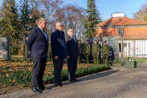 Stoją od lewej: Pan Jakub Brochocki, Antoni Krzysztof Sobczak i Waldemar Bocheński. Stoją od lewej: Pan Jakub Brochocki, Antoni Krzysztof Sobczak i Waldemar Bocheński.