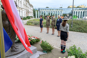 Delegacja NwOSG oddaje honor przed Pomnikiem Kobietom Powstania Warszawskiego. Delegacja NwOSG oddaje honor przed Pomnikiem Kobietom Powstania Warszawskiego.