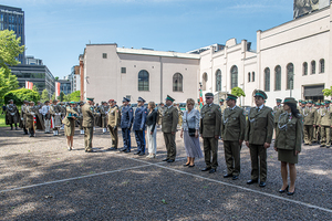 Płk SG Dariusz Lutyński wręcza Medale „Za Zasługi dla Nadwiślańskiego Oddziału Straży Granicznej” 10 osobom. Płk SG Dariusz Lutyński wręcza Medale „Za Zasługi dla Nadwiślańskiego Oddziału Straży Granicznej” 10 osobom.