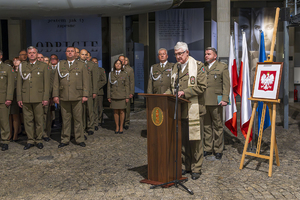 Kapelan NwOSG ks. ppłk SG Ryszard Preuss podczas udzielania błogosławieństwa ślubującym funkcjonariuszom Kapelan NwOSG ks. ppłk SG Ryszard Preuss podczas udzielania błogosławieństwa ślubującym funkcjonariuszom