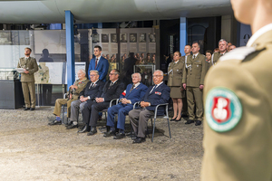 Przedstawiciele Związku Powstańców Warszawskich oraz Światowego Związku Żołnierzy AK podczas uroczystości Przedstawiciele Związku Powstańców Warszawskich oraz Światowego Związku Żołnierzy AK podczas uroczystości