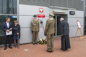 Kapelan NwOSG wraz z Kapelanem Stowarzyszenia "Rodzina Katyńska" podczas ceremonii poświęcenia tablicy pamiątkowej Kapelan NwOSG wraz z Kapelanem Stowarzyszenia &quot;Rodzina Katyńska&quot; podczas ceremonii poświęcenia tablicy pamiątkowej