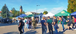 Widok ogólny na plac przed Urzędem Pracy w Radomiu. Widok ogólny na plac przed Urzędem Pracy w Radomiu.