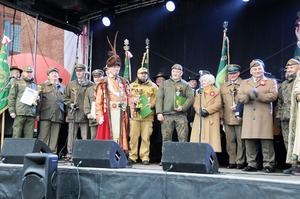 Dekoracja zwycięzców na scenie. Dekoracja zwycięzców na scenie.