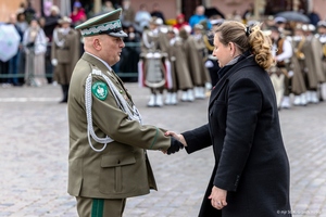 Pani Minister gratuluje gen. bryg. SG Dariuszowi Lutyńskiemu. Pani Minister gratuluje gen. bryg. SG Dariuszowi Lutyńskiemu.