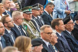 Komendant NwOSG gen. bryg. SG Dariusz Lutyński wśród uczestników obchodów Komendant NwOSG gen. bryg. SG Dariusz Lutyński wśród uczestników obchodów