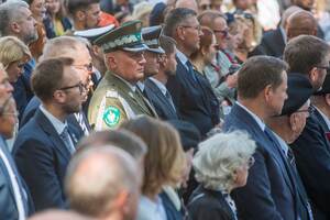Komendant NwOSG gen. bryg. SG Dariusz Lutyński wśród uczestników obchodów Komendant NwOSG gen. bryg. SG Dariusz Lutyński wśród uczestników obchodów