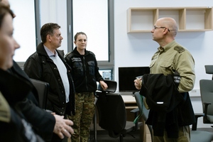 Niemiecka delegacja z wizytą w Strzeżonym Ośrodku dla Cudzoziemców w Lesznowoli. Niemiecka delegacja z wizytą w Strzeżonym Ośrodku dla Cudzoziemców w Lesznowoli.