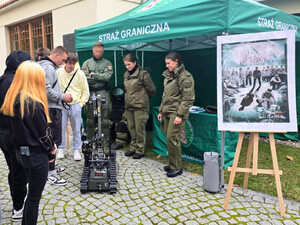 Stoisko promocyjne Nadwiślańskiego Oddziału Straży Granicznej. Stoisko promocyjne Nadwiślańskiego Oddziału Straży Granicznej.