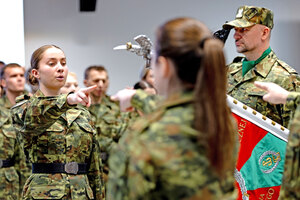 Uroczysty apel ślubowania nowo przyjętych funkcjonariuszy. Uroczysty apel ślubowania nowo przyjętych funkcjonariuszy.