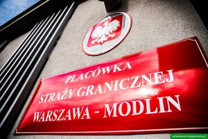 Tablica informacyjna Placówki Straży Granicznej Warszawa-Modlin. Tablica informacyjna Placówki Straży Granicznej Warszawa-Modlin.