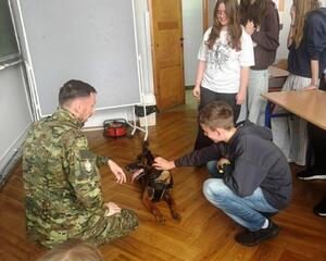 Spotkanie funkcjonariuszy z uczniami. Spotkanie funkcjonariuszy z uczniami.