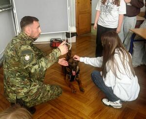 Spotkanie funkcjonariuszy z uczniami. Spotkanie funkcjonariuszy z uczniami.