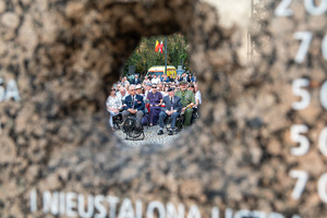 Uroczystość pod Pomnikiem Ofiar Rzezi Woli. Uroczystość pod Pomnikiem Ofiar Rzezi Woli.