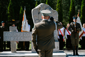 Uroczystość przy pomniku w Baraku. Uroczystość przy pomniku w Baraku.