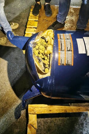 82 kg marihuany ukryte w przesyłce z Kanady 82 kg marihuany ukryte w przesyłce z Kanady